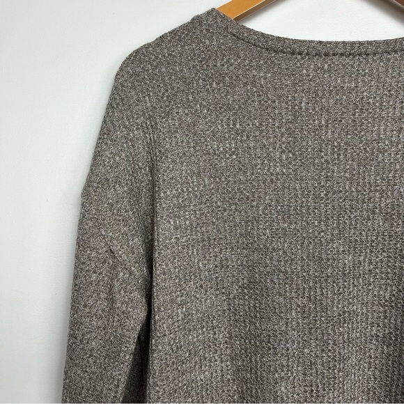Cyrus 3/4 length sleeve in warm grey - Picture 4 of 7
